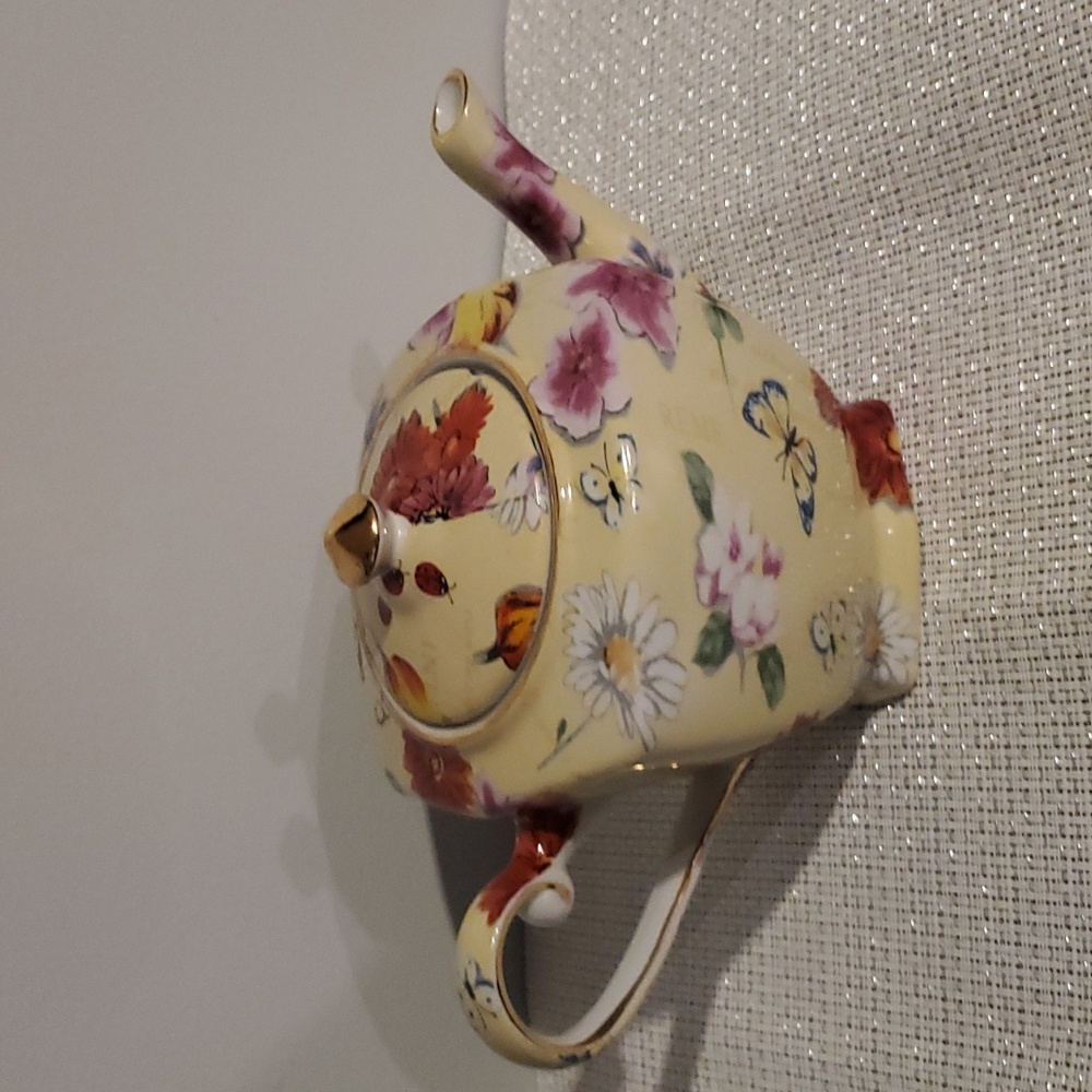 Mayfair Collection by Jay teapot